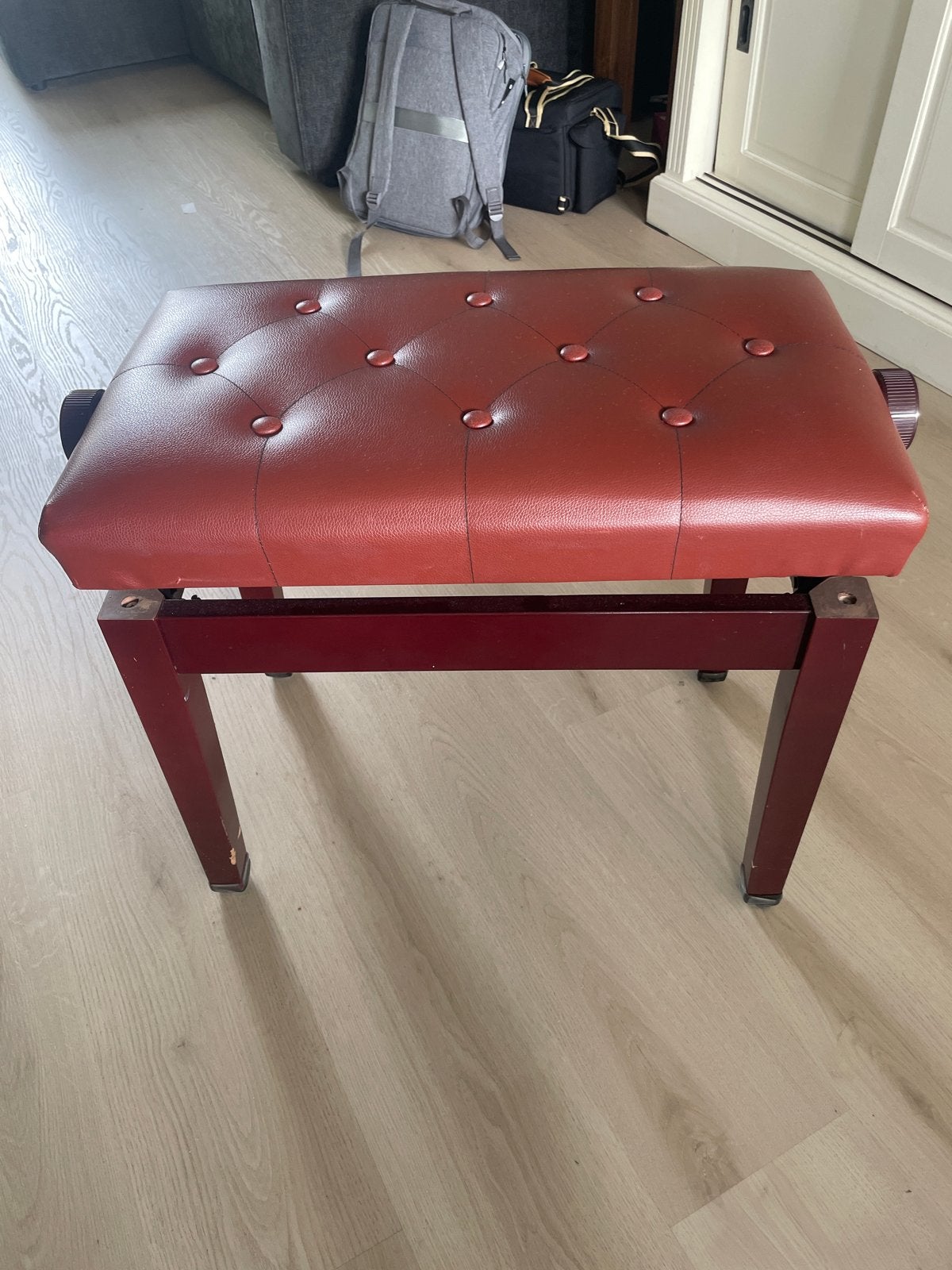 Verstelbare pianobank/keyboardkruk - Roodbruin, Huis en Inrichting, Ophalen, Gebruikt, Overige kleuren, Eén