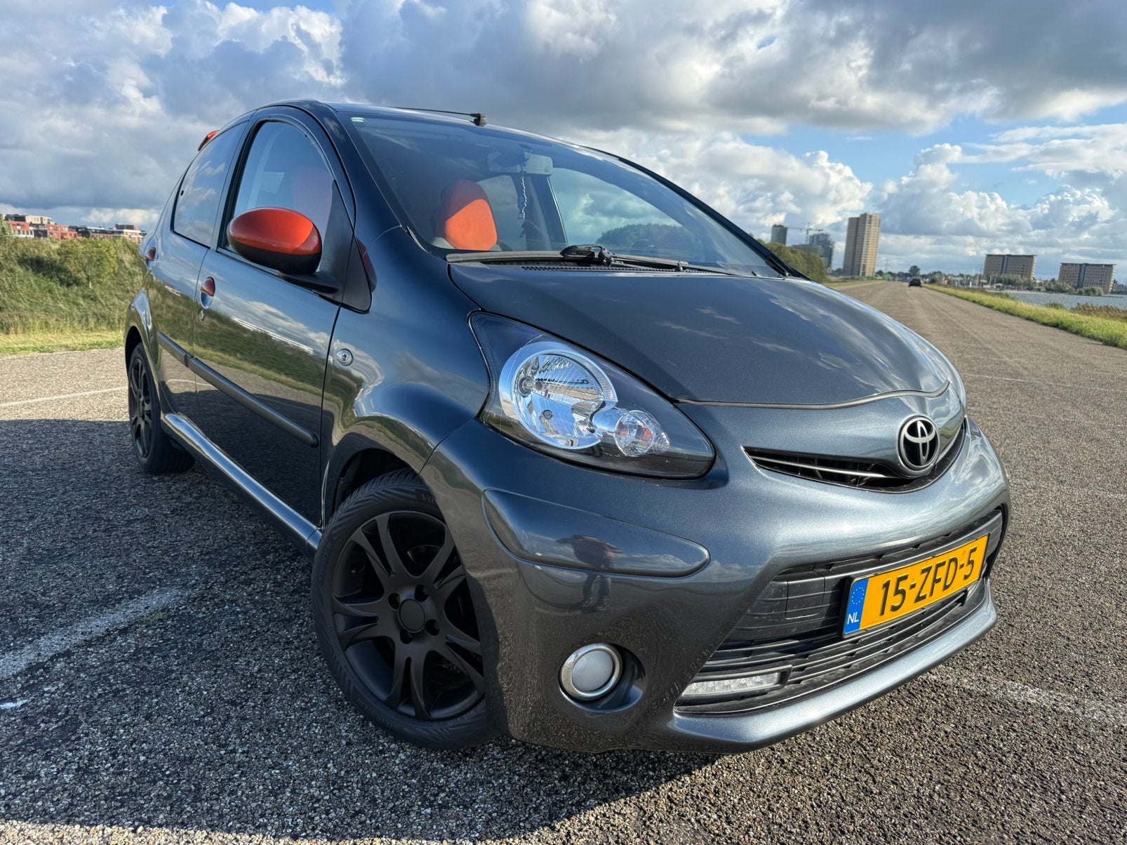 Toyota Aygo 1.0-12V Vvt-i Dynamic Orange AUTOMAAT/5DRS/FULL, Euro 5, Stof, Zwart, 68 pk