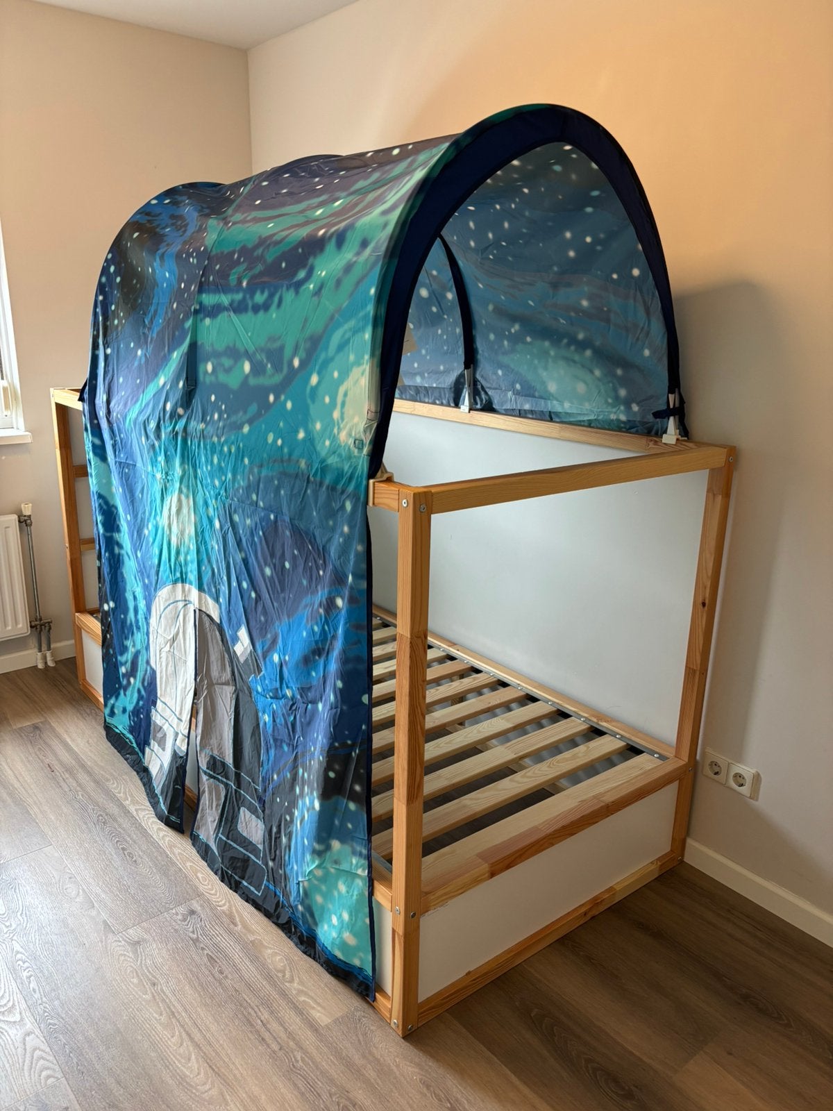 IKEA Kura bed inclusief tent, Kinderen en Baby's, Kinderkamer | Stapelbedden en Hoogslapers, Ophalen, Zo goed als nieuw, Hoogslaper