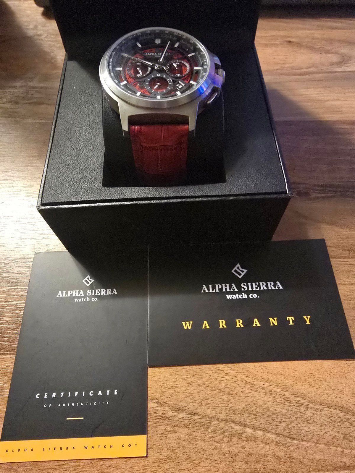 Alpha Sierra Titan SRC10 Limited Edition Horloge, Ophalen of Verzenden, Zo goed als nieuw, Leer, Overige merken