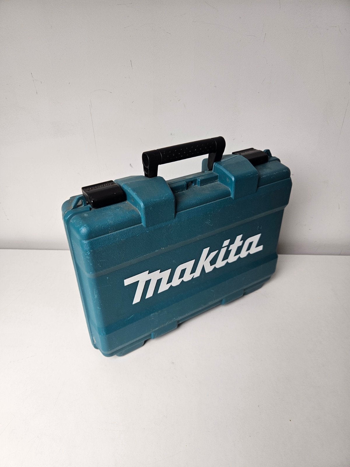 Makita Boor- en Schroefmachine met 2 accu's en lader, Ophalen of Verzenden, Gebruikt, Minder dan 400 watt, Boor- en Schroefmachine