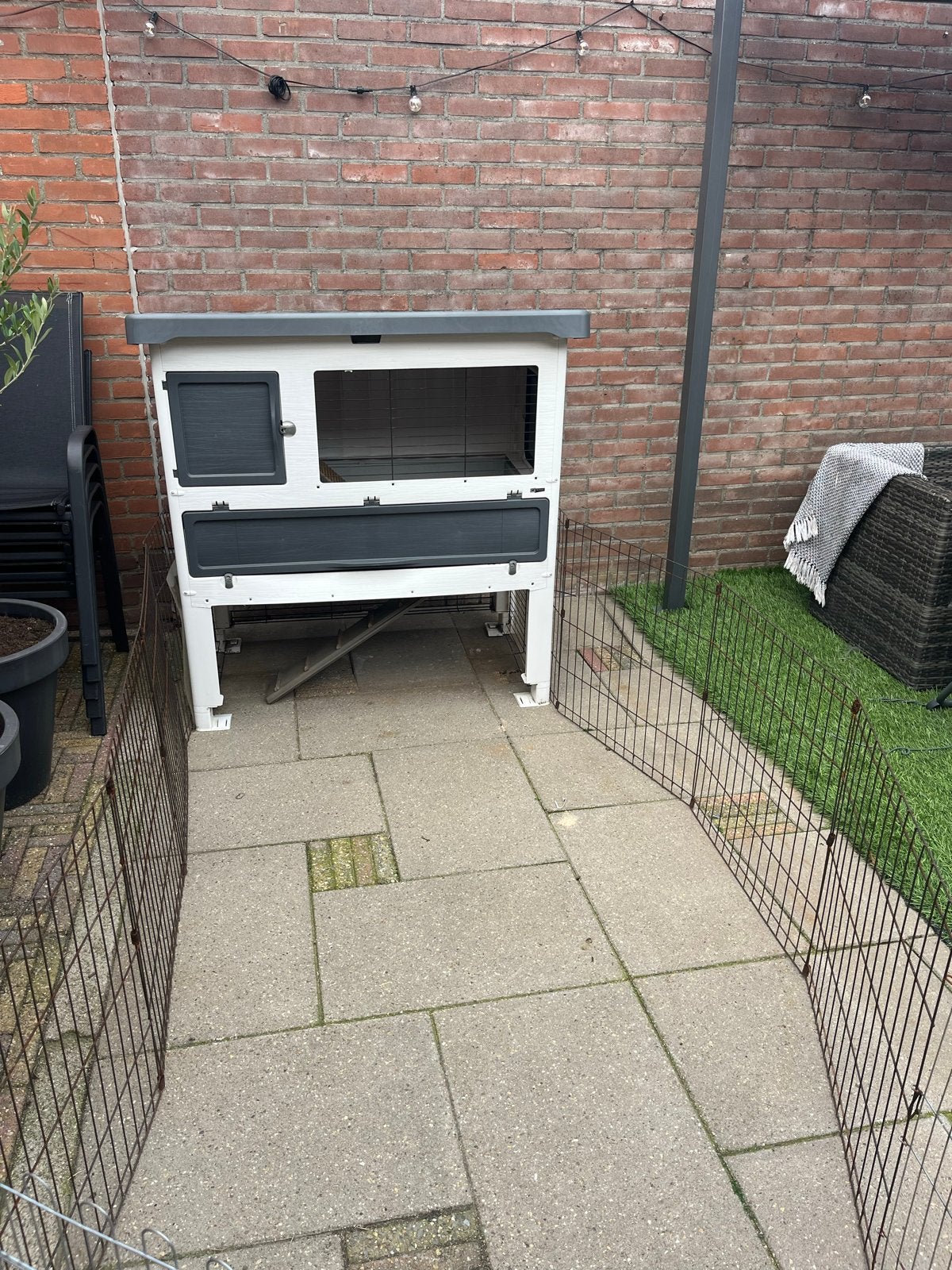 Konijnenhok wit met grijs, Dieren en Toebehoren, Ophalen, Gebruikt, 90 cm of meer, Konijn