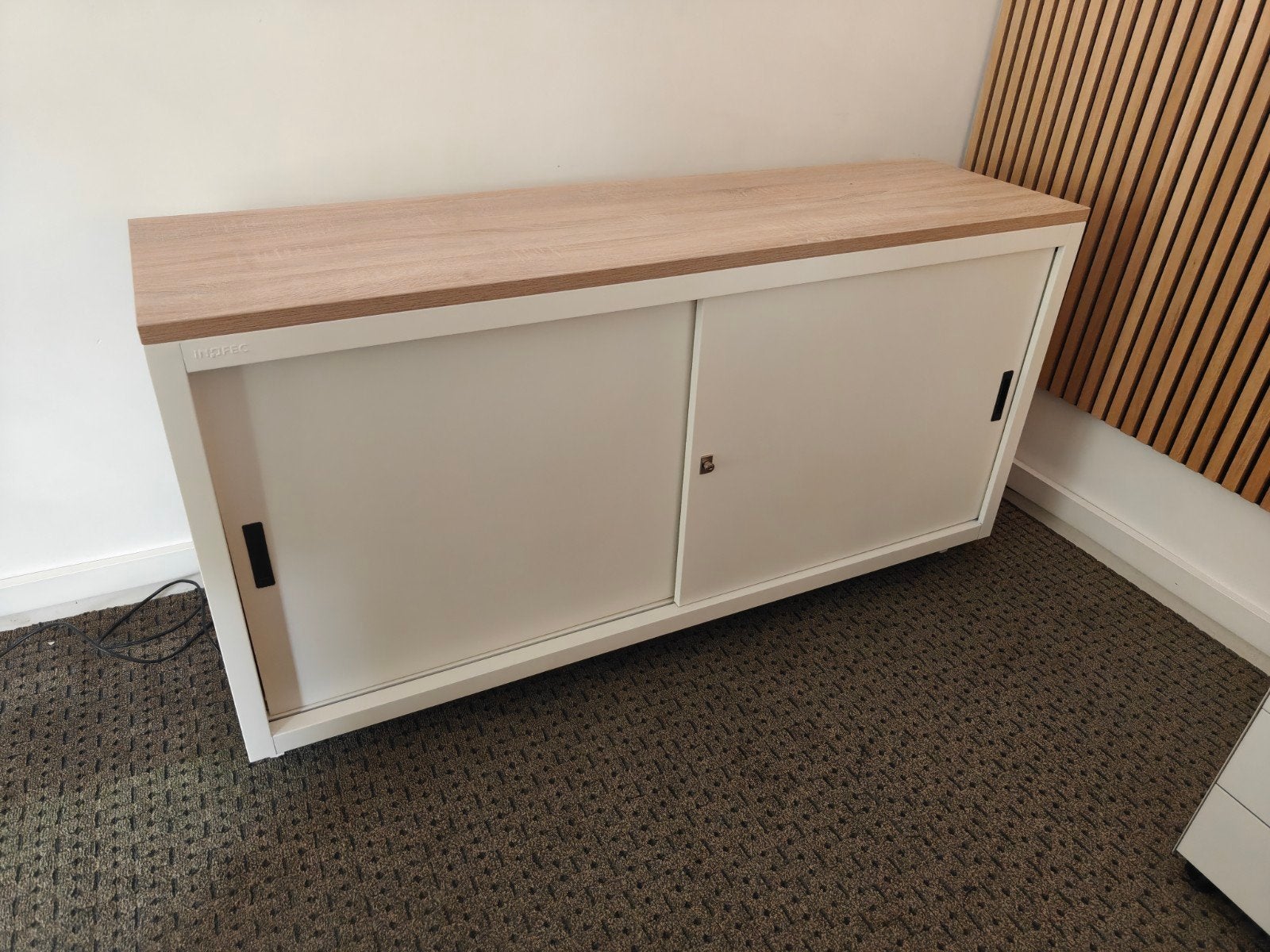 INOFEC schuifdeurkast Standaard met topblad, 160x75x45, Huis en Inrichting, Kasten | Roldeurkasten en Archiefkasten, Ophalen, 150 tot 200 cm