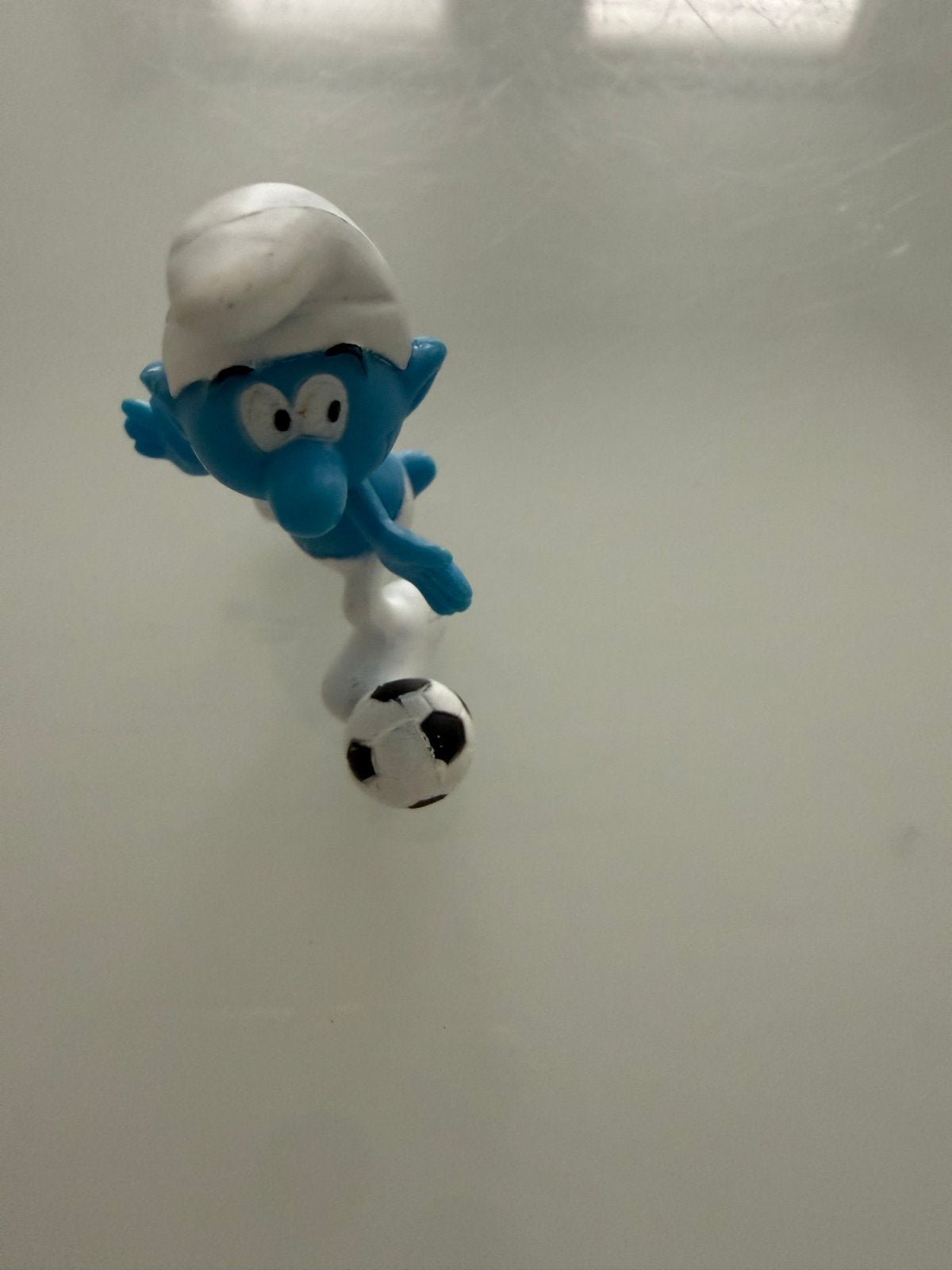 Smurf met voetbal - Schleich figuur, Verzamelen, Ophalen of Verzenden, Gebruikt, Overige Smurfen, Poppetje, Figuurtje of Knuffel
