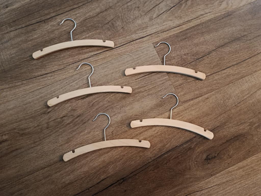 Hele doos vol houten kinderkledinghangers, Kleding | Dames, Ophalen of Verzenden, Gebruikt, Hout, Kinderen
