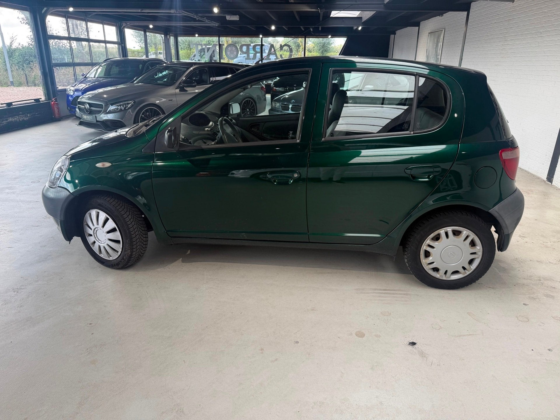 Toyota Yaris 1.0-16V VVT-i Terra 2001 5Deurs APK Mei 2027 4N, Voorwielaandrijving, Gebruikt, 31 €/maand, 4 cilinders