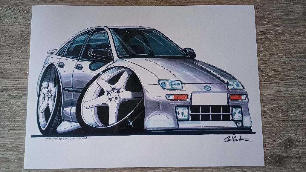 Cartoon Poster Mazda 323F  42x30 cm, Rechthoekig Liggend, Ophalen of Verzenden, Zo goed als nieuw, A1 t/m A3