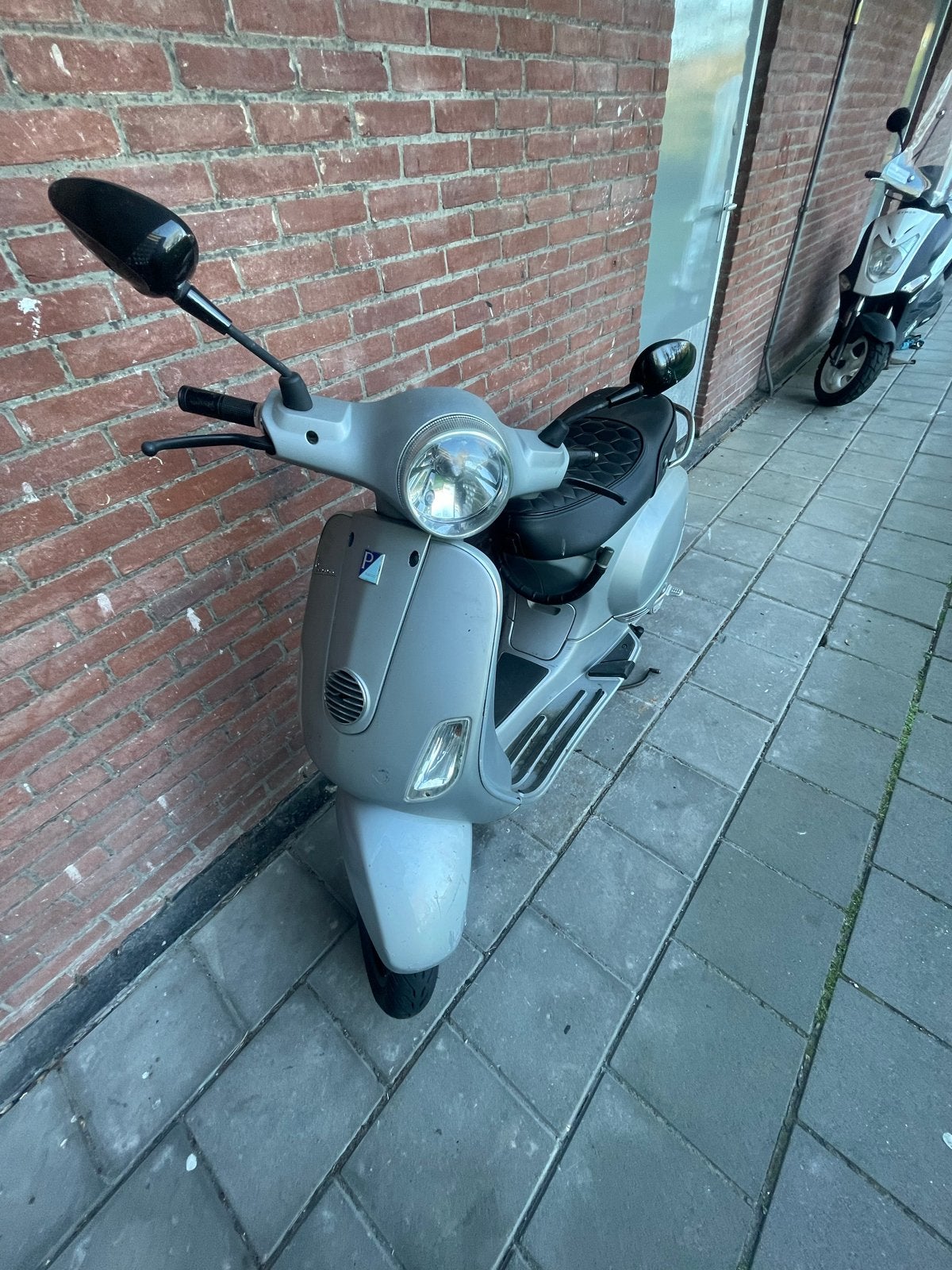 Vespa LX scooter - Grijs, in goede staat, Fietsen en Brommers, Ophalen, Gebruikt, Maximaal 45 km/u, Benzine