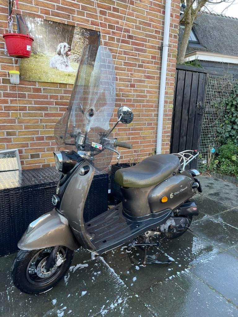 BTC old classic scooter, Fietsen en Brommers, Snorfietsen en Snorscooters, Gebruikt, Overige merken, Benzine, Ophalen