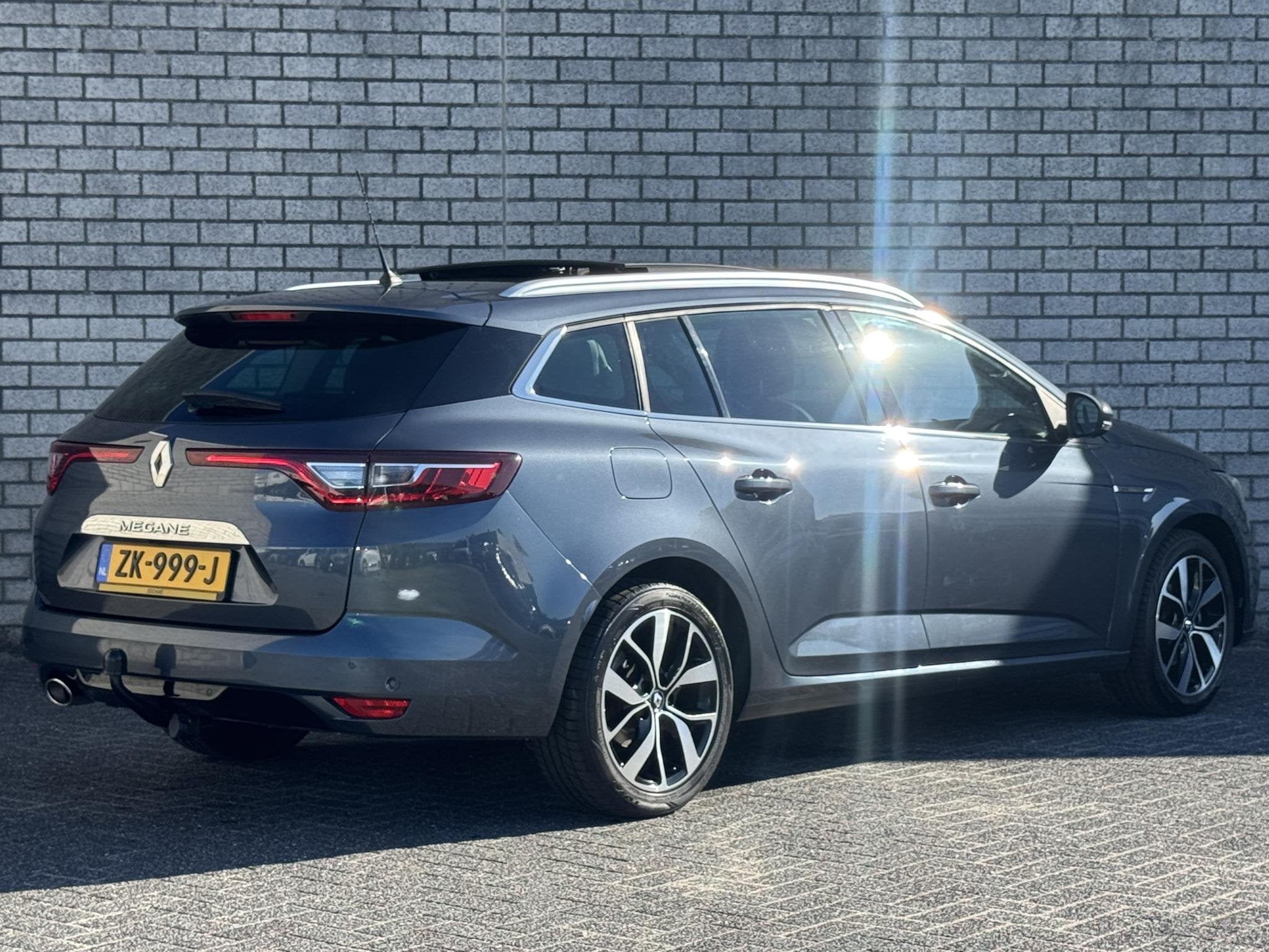 Renault Mégane Estate 1.3 TCe Bose | Schuif-/kanteldak | St, Auto's, Gebruikt, 4 cilinders, Leder en Stof, Automatische klimaatregeling