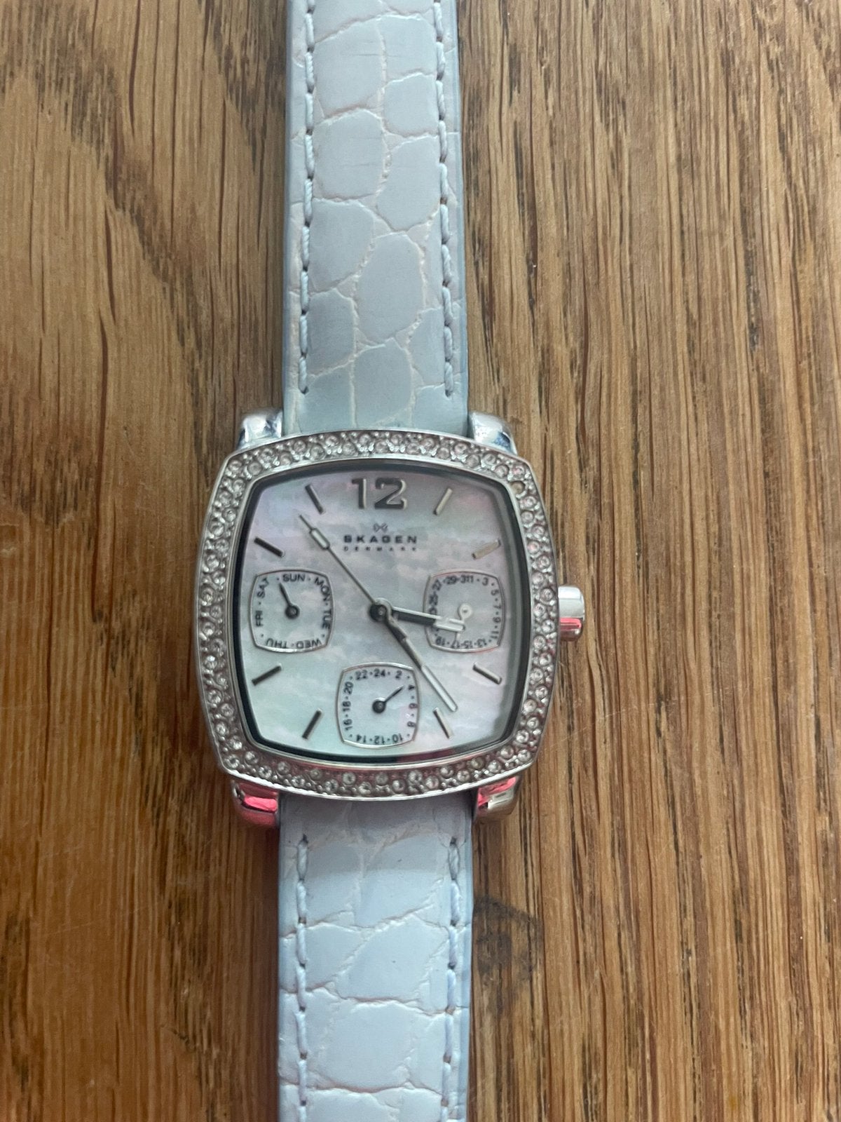Mooi “Skagen” Dames Horloge met Strass en leren Bandje, Overige merken, Leer, Polshorloge, Ophalen of Verzenden