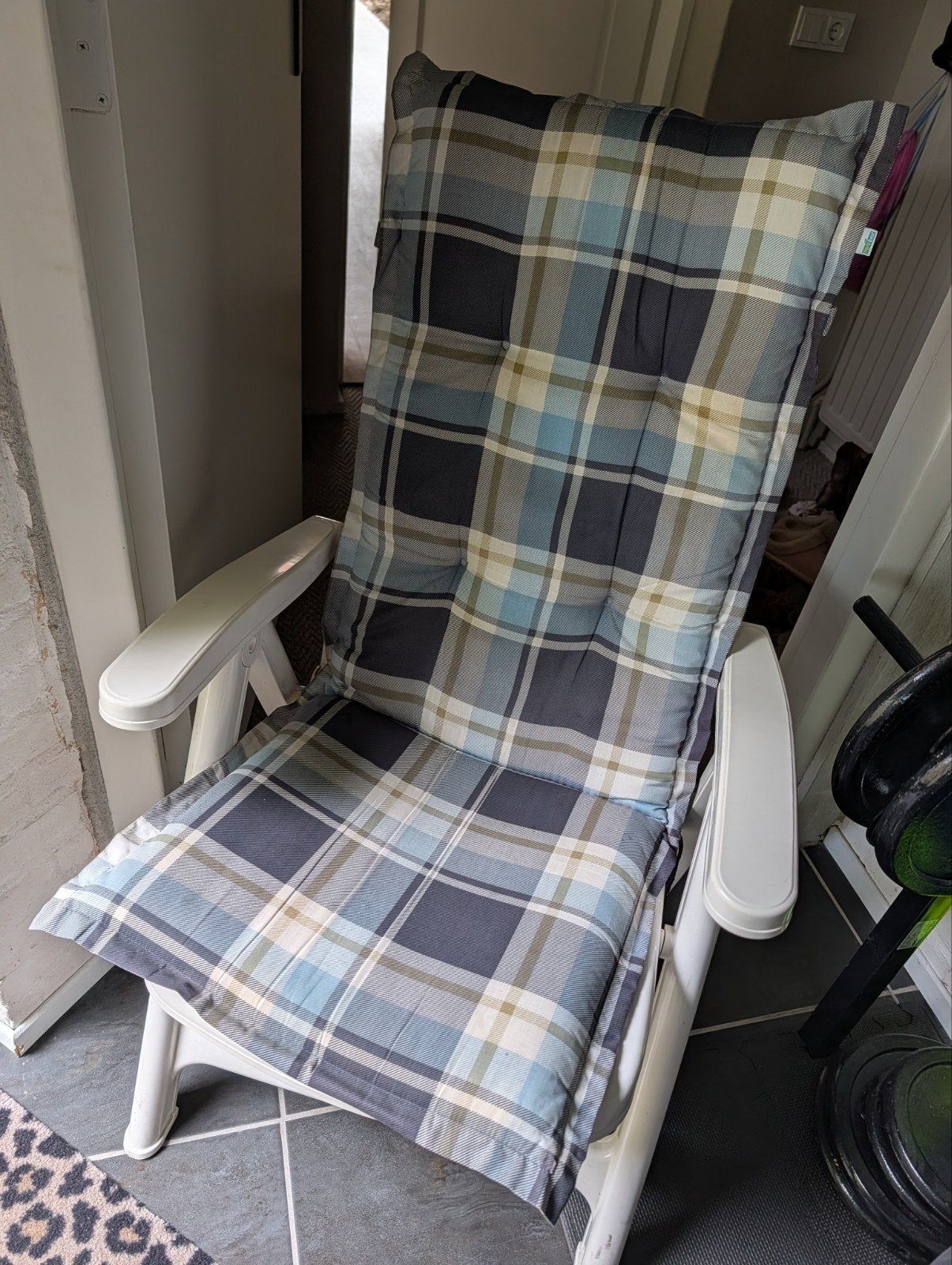 4 Campingstoelen: 2x groen gestreept, 2x wit met kussen, Caravans en Kamperen, Kampeermeubelen, Ophalen, Gebruikt, Campingstoel