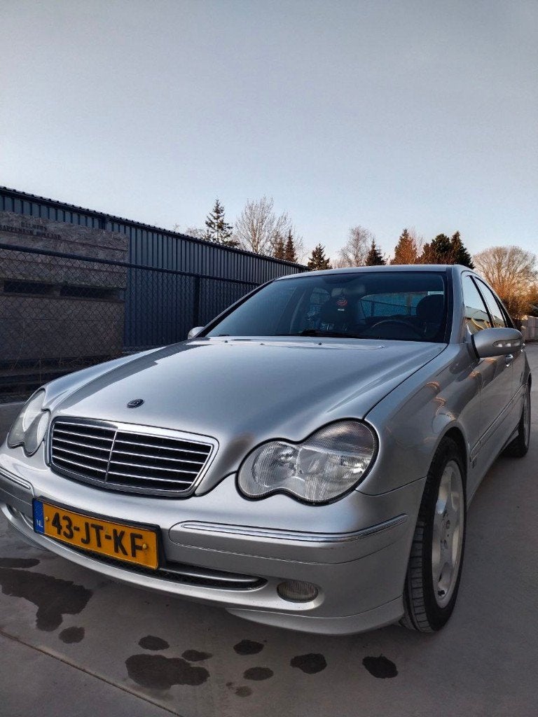 Mercedes-Benz C-Klasse 1.8 C200 Kompr Sedan 2002 Grijs, Auto's, Achterwielaandrijving, 4 cilinders, 1796 cc, 163 pk