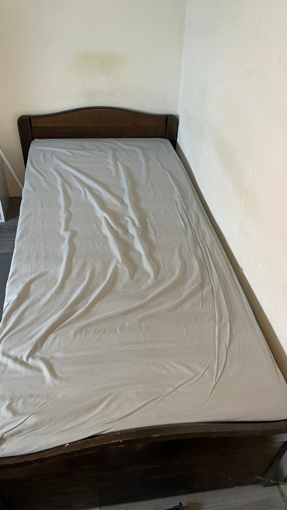 Mattress + Bedsheet – VESTMARKA, Huis en Inrichting, Slaapkamer | Matrassen en Bedbodems, Ophalen, 90 cm, Eenpersoons, Zo goed als nieuw