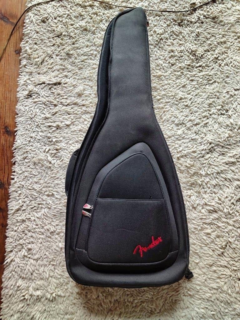 Gitaartas met padding van Fender, Ophalen, Gebruikt, Elektrische gitaar