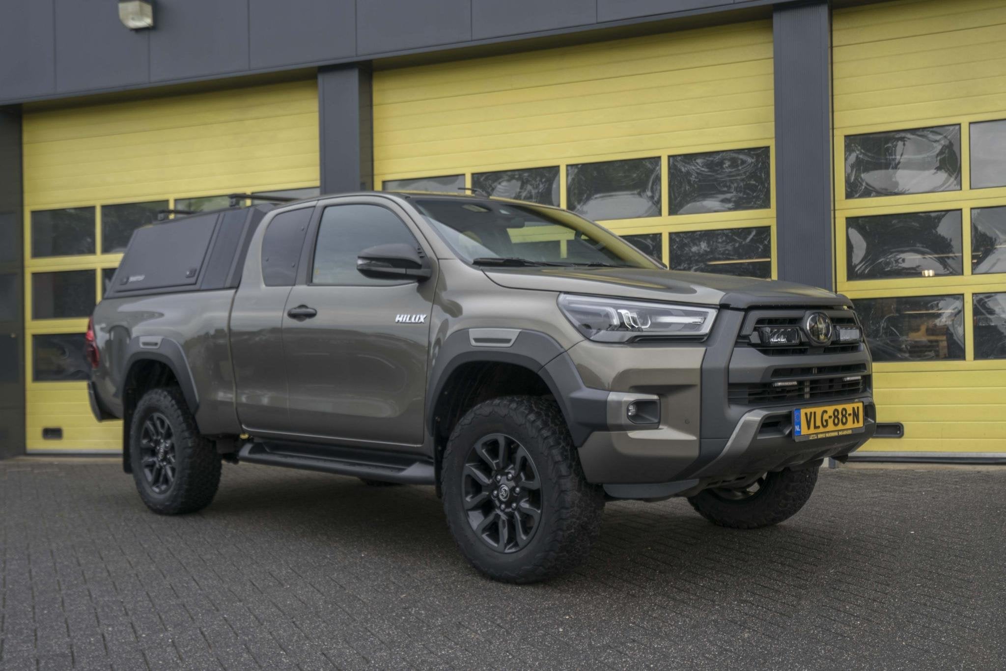Toyota HiLux 2.8 D-4D Xtra Cab Invincible, Auto's, Automaat, Gebruikt, Euro 6, 4 cilinders