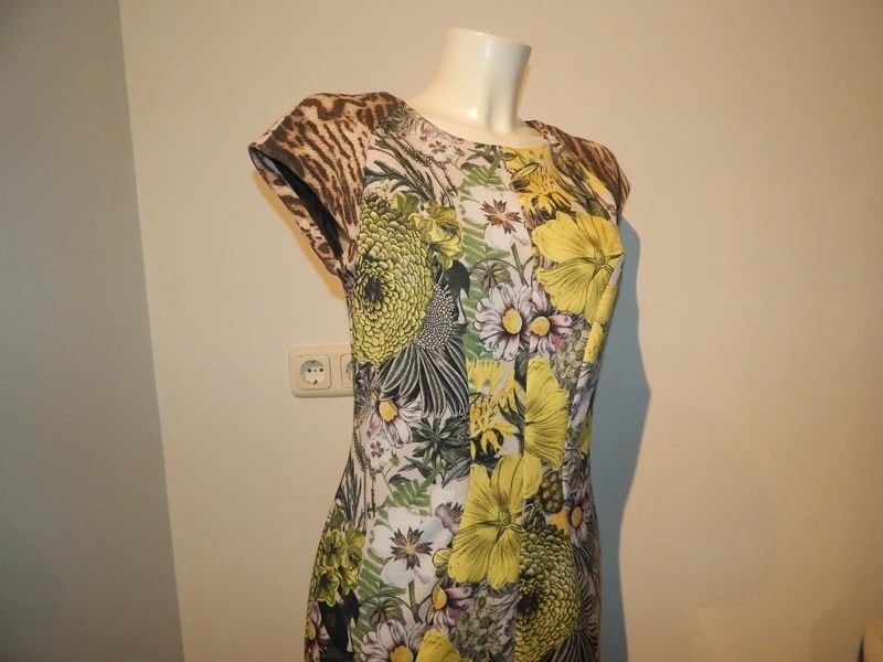 Marccain beeldschone jurk jaguar vintage bloemen look N3/M, Maat 38/40 (M), Zo goed als nieuw, Knielengte, Marccain