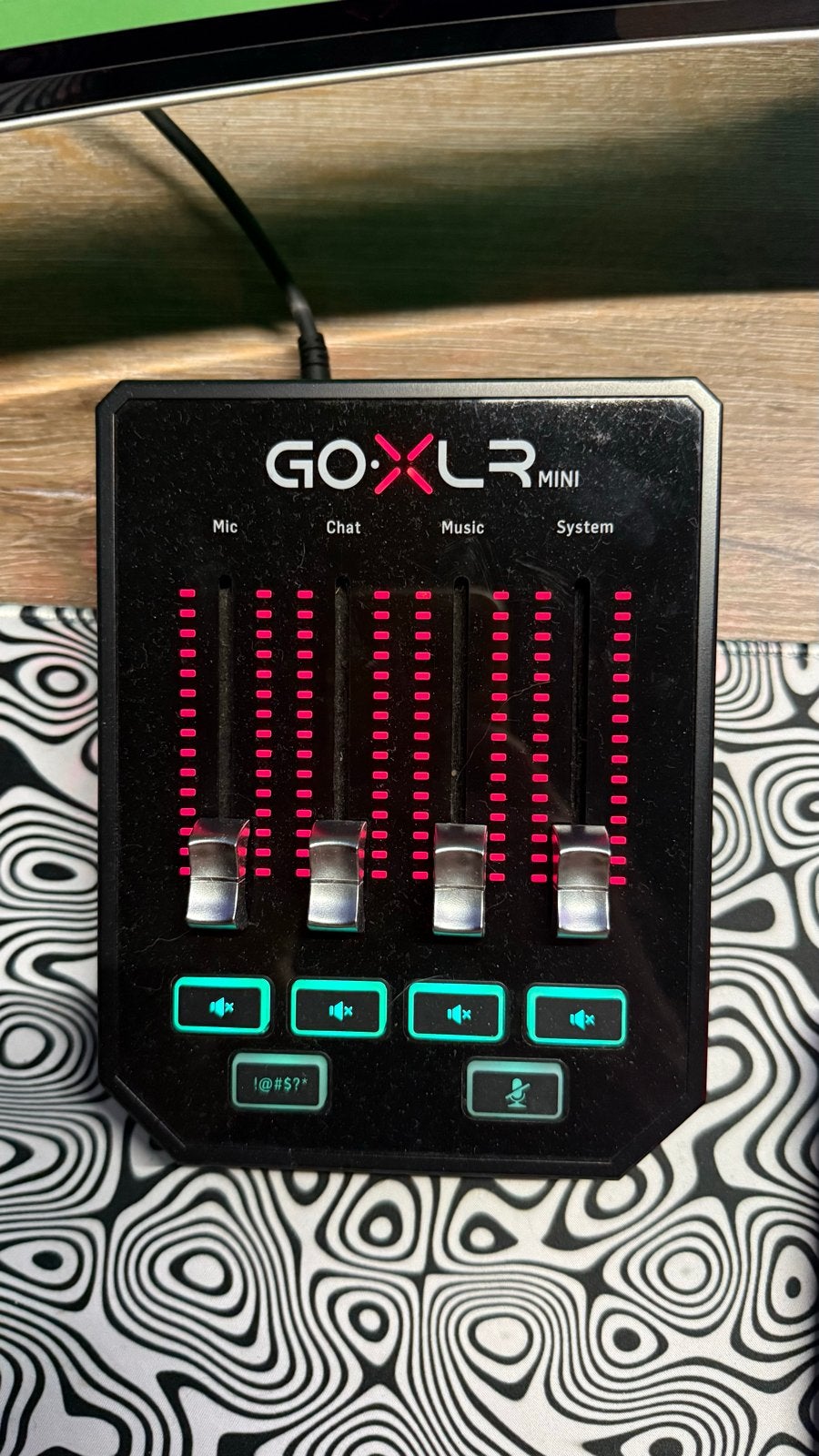 GoXLR Mini - Zo goed als nieuw, inclusief USB-kabel, Ophalen of Verzenden, Zo goed als nieuw, Minder dan 5 kanalen, Microfooningang