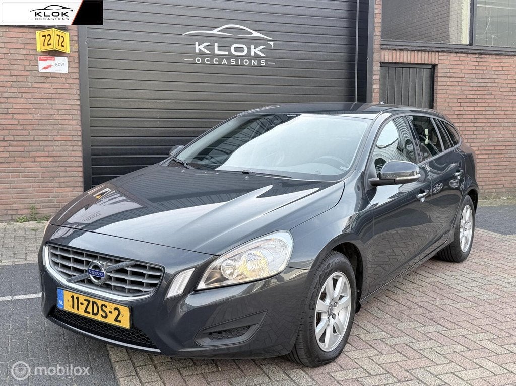 Volvo V60 1.6 T3 Kinetic NAP Automaat Navi Cruise Clima, Parkeersensor, 4 cilinders, 150 pk, 1451 kg