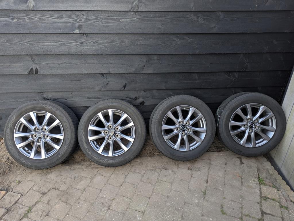 Mazda velgen 16 inch met Yokohama zomerbanden, Auto-onderdelen, Banden en Velgen, Ophalen, Gebruikt, 16 inch, Banden en Velgen