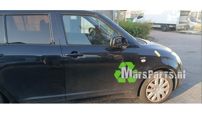 Portier 4Deurs rechts-voor van een Suzuki Swift, Gebruikt, -, Deur, -