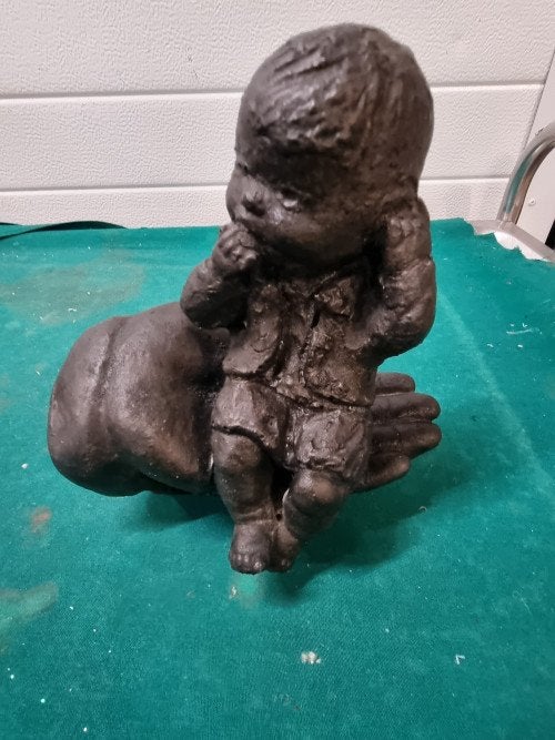 beeld kunstwerk kind op hand geert kunen, Ophalen of Verzenden