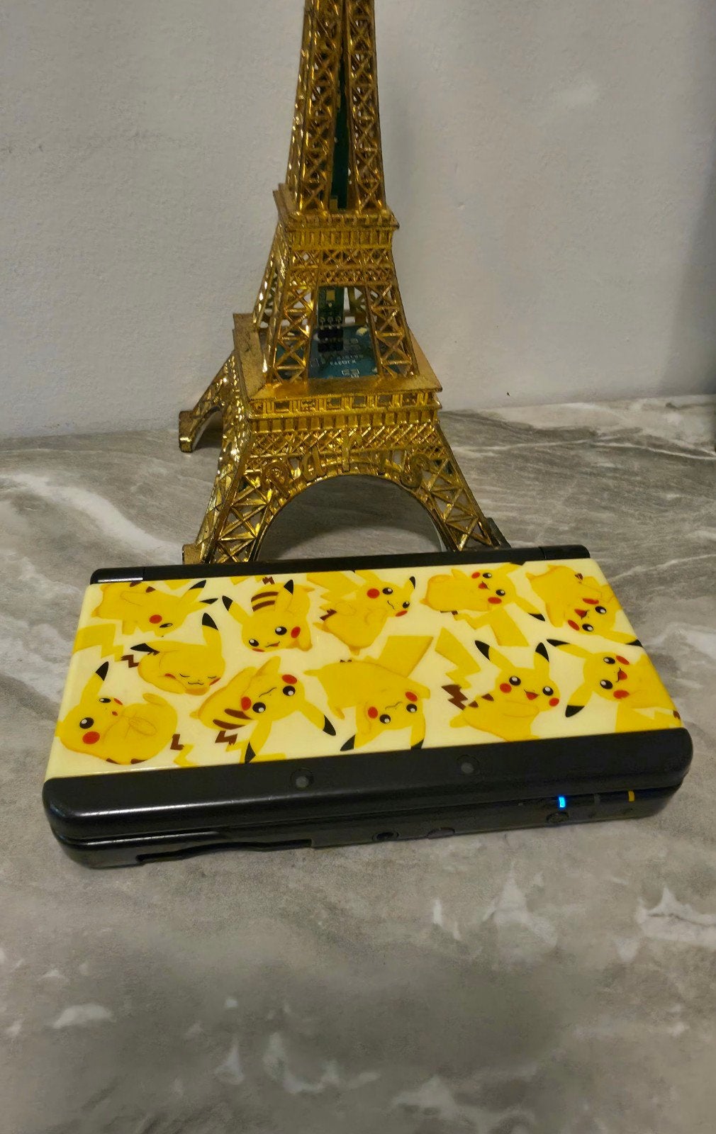 Nitendo New 3ds Pikachu editie + 128SD, Ophalen of Verzenden