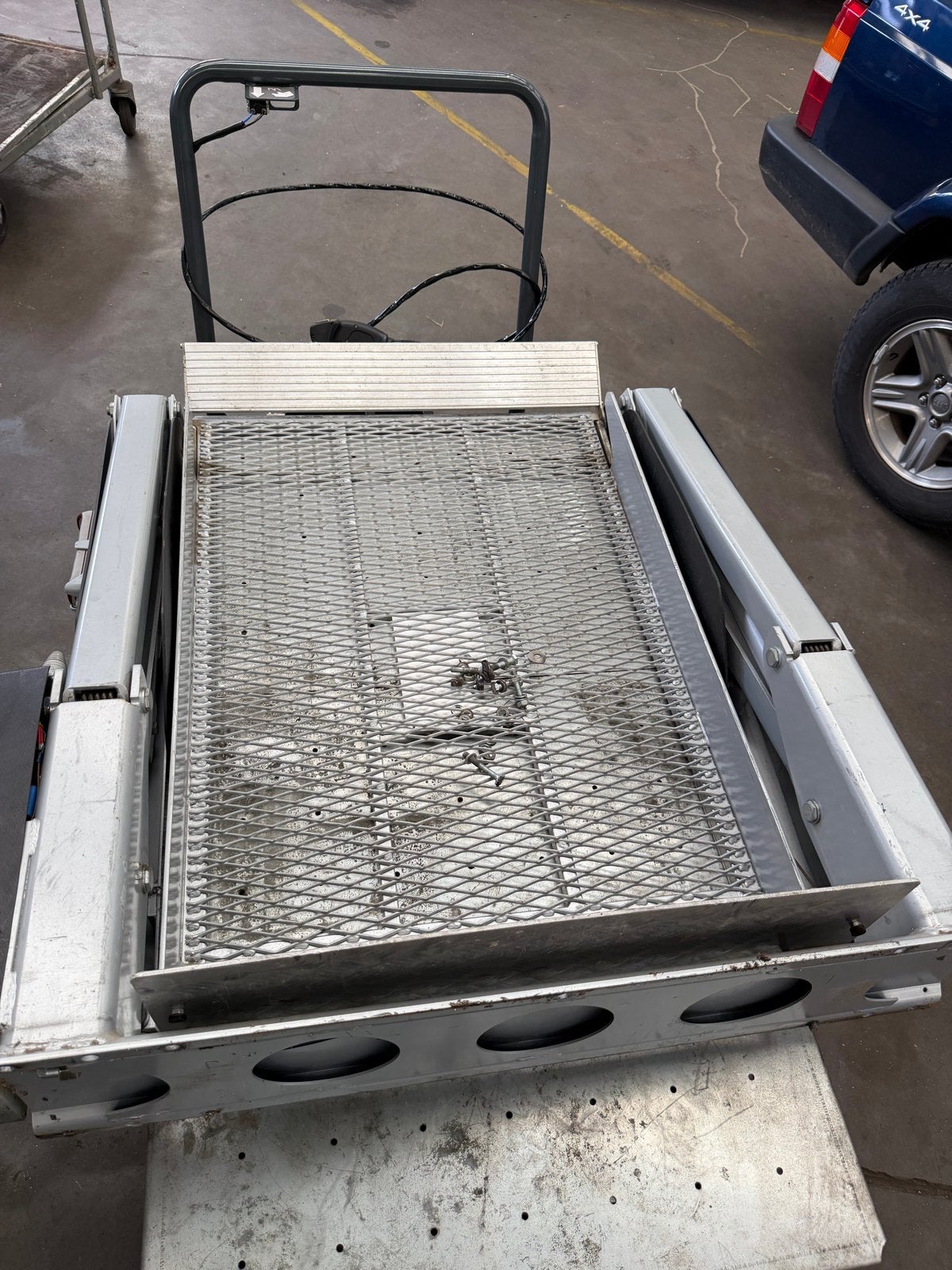 Rolstoel lift, Ophalen, Zo goed als nieuw