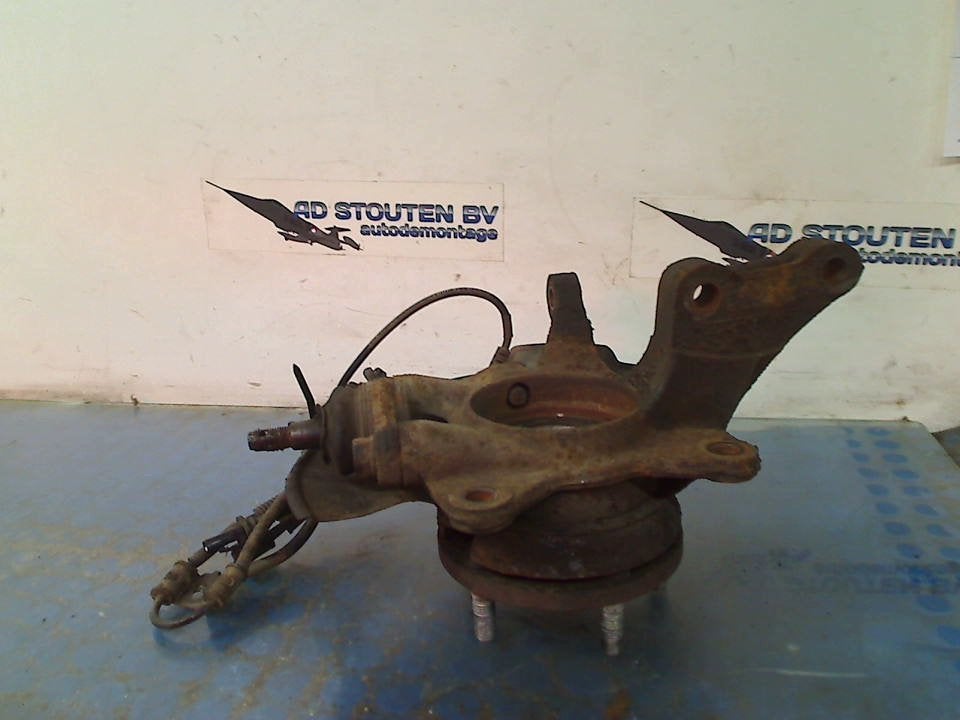 Fusee Links Voor Hyundai Tucson (JM) (2004-08/2010-12), Hyundai Motor Deutschland GmbH, Gebruikt, Hyundai, Kaiserleipromenade 5, Offenbach am Main 63067, , Duitsland