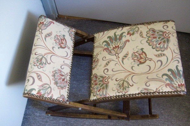 MOOI SCHOMMEL VOETENBANKJE ,INKLAPBAAR ,VINTAGE ,ALS NIEUW, Huis en Inrichting, Zo goed als nieuw, VINTAGE, Rechthoekig, Minder dan 50 cm