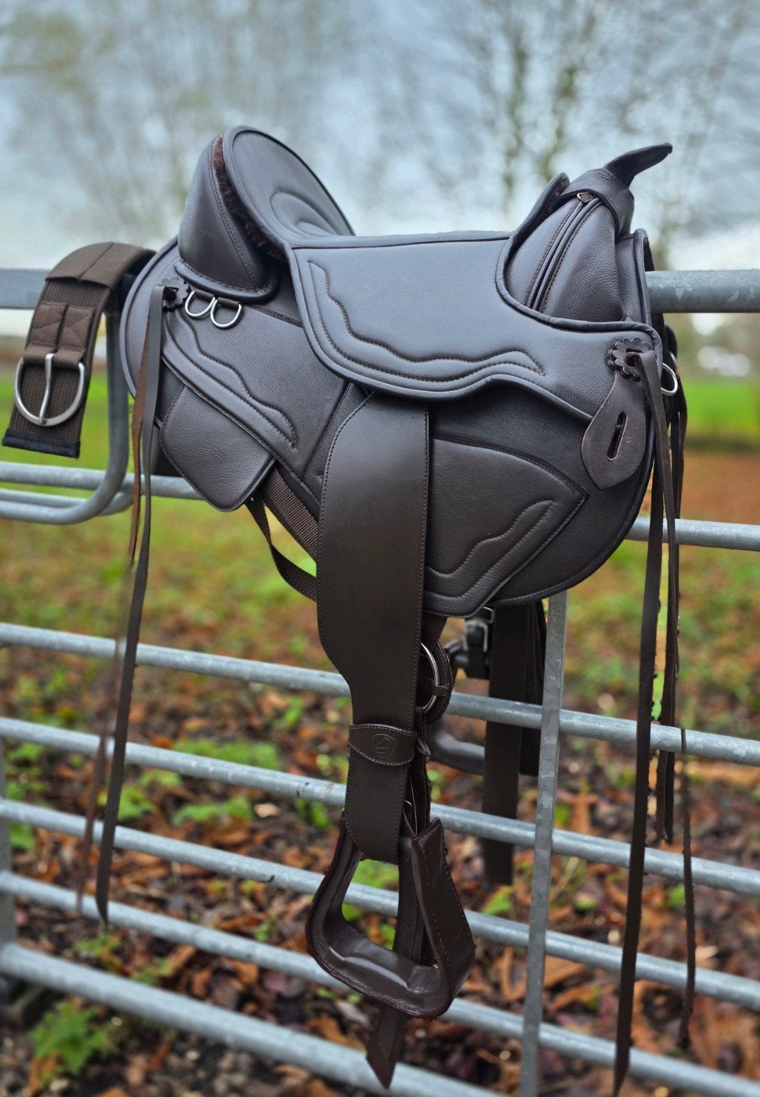 ZO GOED ALS NIEUW! Edix Tiamo boomloos Westernzadel - S, Dieren en Toebehoren, Paarden en Pony's | Zadels, Wijd, Diepe zit, Verstelbare boom