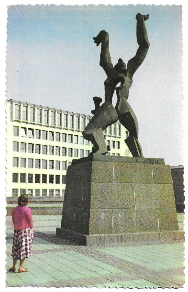 AK Rotterdam - Monument "Mei 1940 Verwoeste Stad" O.Zadkine, Verzamelen, Ansichtkaarten | Nederland, Verzenden, 1940 tot 1960
