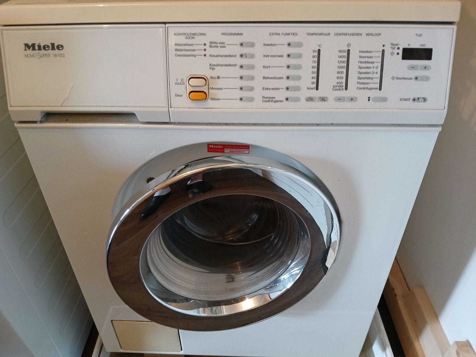 Foto 3 van Miele Novo Super W933 Wasmachine - Deur sluit niet