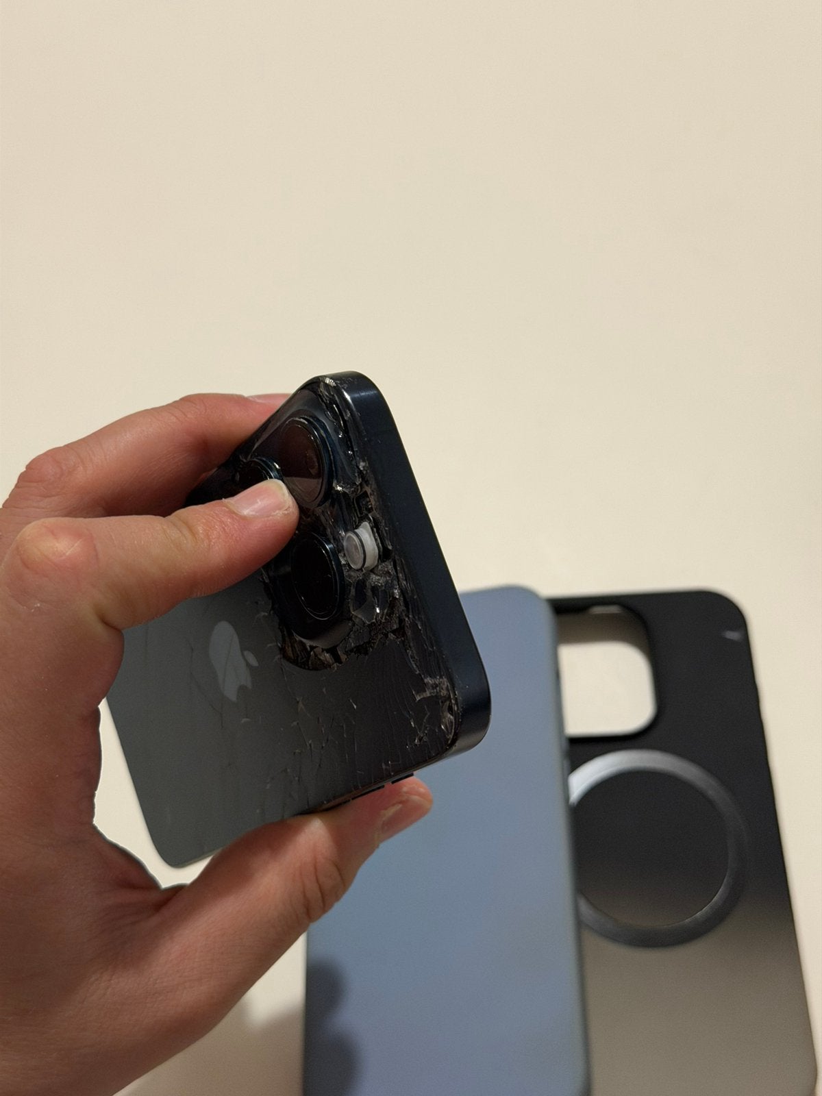 Foto 5 van iPhone 15 Pro 128GB | 2 Hoesjes + Oplader