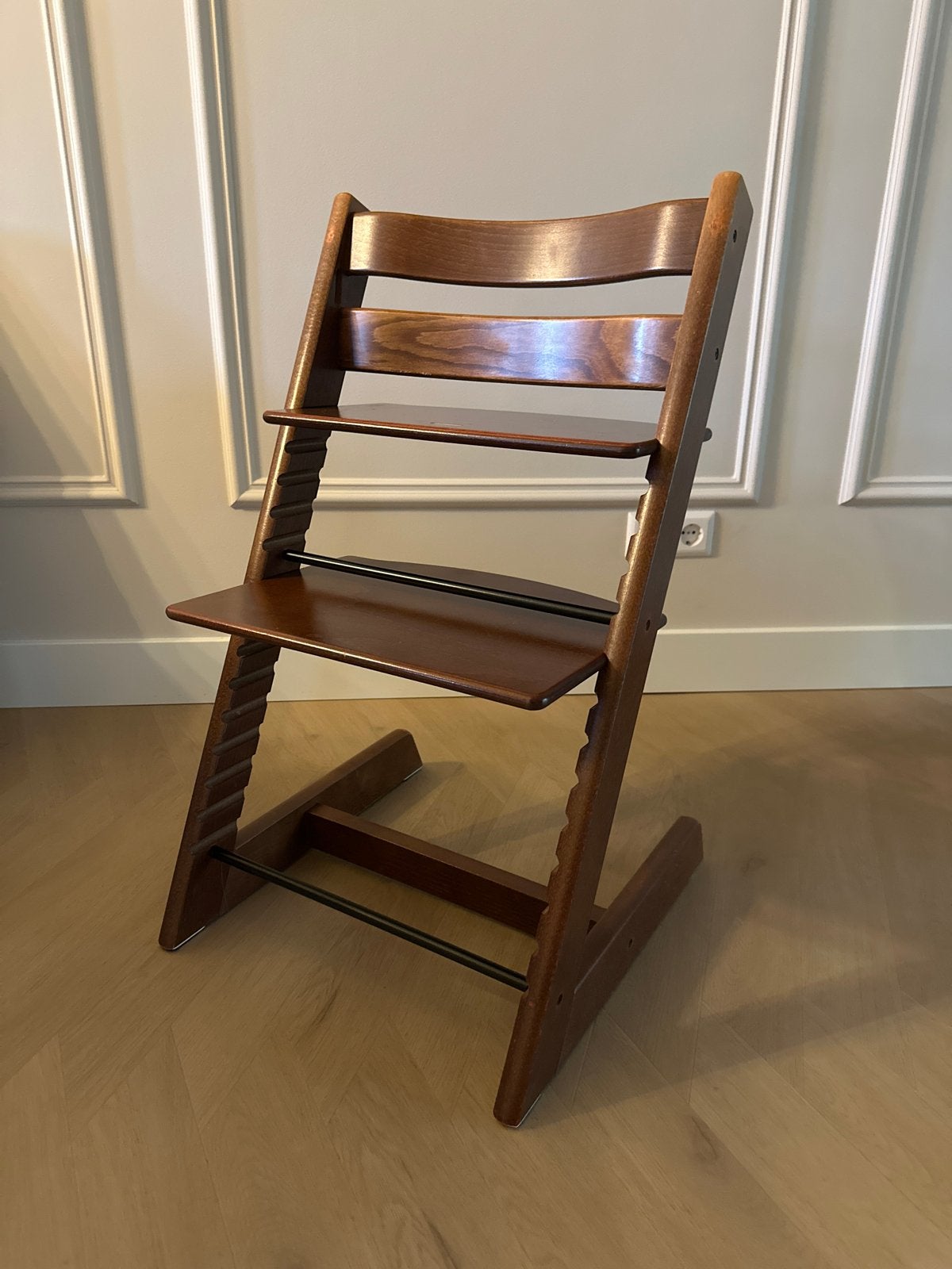 Stokke Tripp Trapp - Walnootkleur, Kinderen en Baby's, Kinderstoelen, Ophalen, Gebruikt, Aanschuifbaar, Meegroeistoel