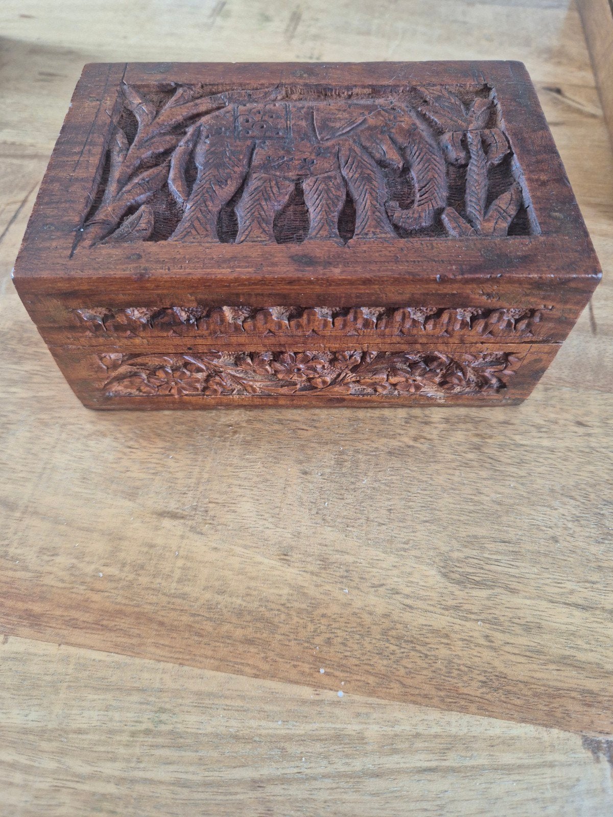Houten doosje met olifant en bloemen, handgesneden, Ophalen of Verzenden