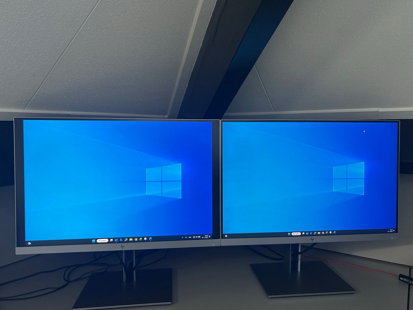 HP E27 Monitoren 27” en HP3005 portreplicator, Computers en Software, Monitoren, Zo goed als nieuw, 60 Hz of minder, HDMI, In hoogte verstelbaar