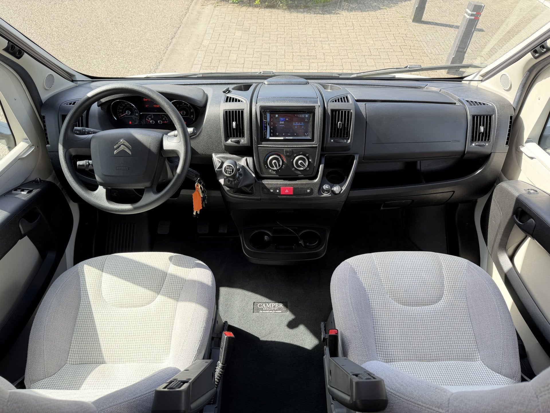 Adria MATRIX 600 DT Nav | Zonnepaneel | Hefbed Unieke camper, Caravans en Kamperen, Ringverwarming, Navigatie, 7 tot 8 meter, De Giessen 1
8253PR  DRONTEN, NL