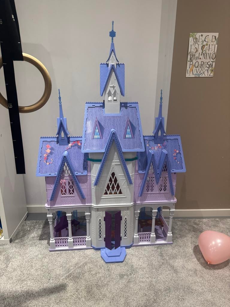 Frozen Elsa Castle, Ophalen of Verzenden, Zo goed als nieuw, Poppenhuis