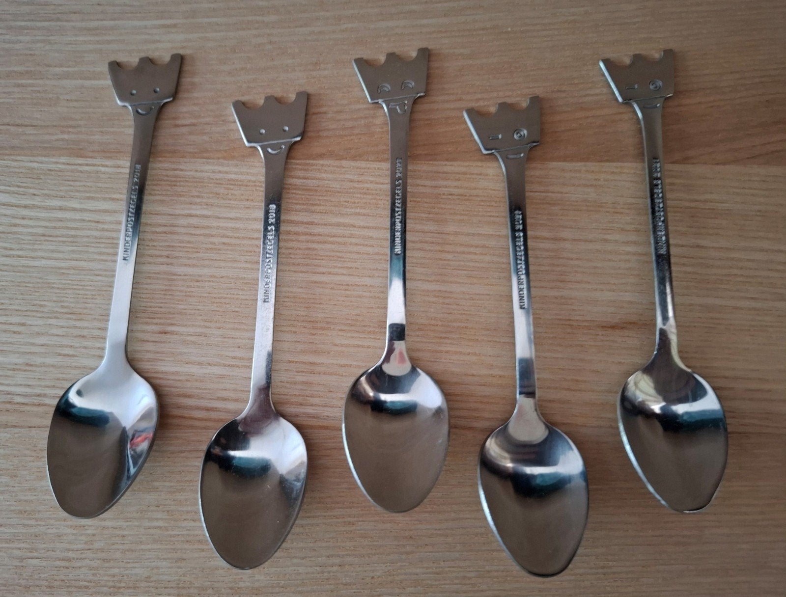 Lepeltjes Kinderpostzegels - set van 5 stuks, Ophalen of Verzenden, Gebruikt, Metaal, Bestek
