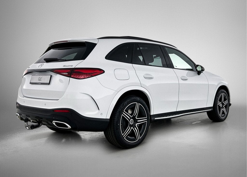 Mercedes-Benz GLC 300e 4MATIC Business Solution AMG | Advanc, Auto's, Mercedes-Benz, Automaat, Zwart, 2255 kg, Wit