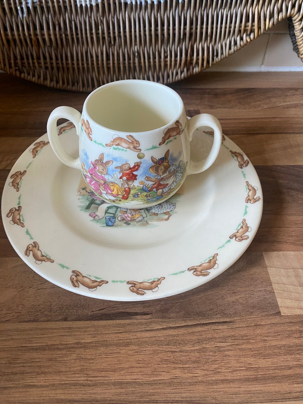 Vintage Royal Doulton Bunnykins Set • (Beker en bord.), Ophalen of Verzenden, Zo goed als nieuw, Porselein, Kop en/of schotel
