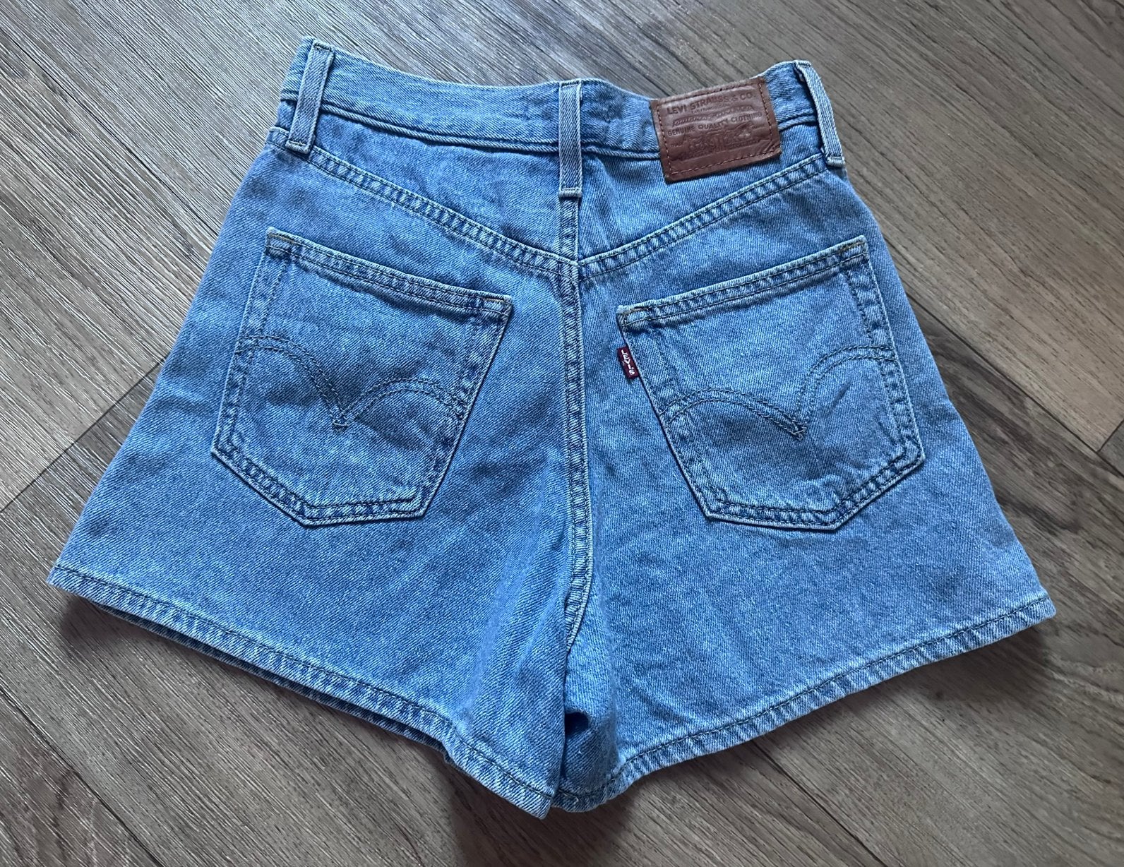 Mom shorts Levis high loose shorts W24 (XS/34), Ophalen of Verzenden, Gedragen, Blauw, W27 (confectie 34) of kleiner