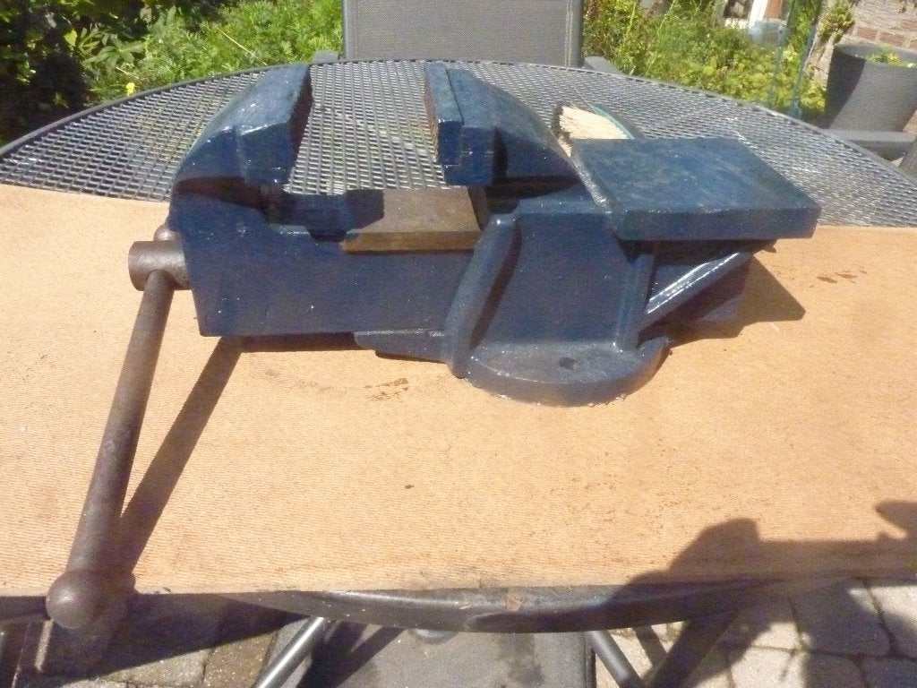 goedwerkende bankschroef bekbreedte 10 cm, Doe-het-zelf en Verbouw, Gereedschap | Handgereedschap, Ophalen, Gebruikt