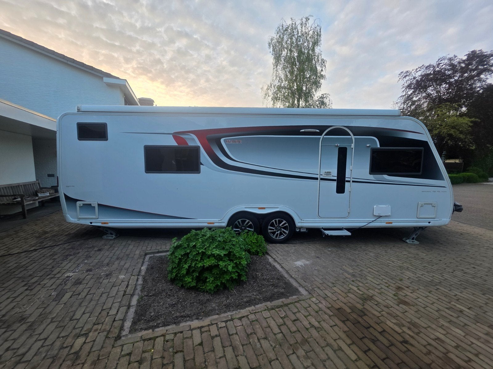 Luxe Kabe Imperial 780 TDL King Size Caravan, Caravans en Kamperen, Caravans, Rondzit, Kabe, Particulier, Ringverwarming
