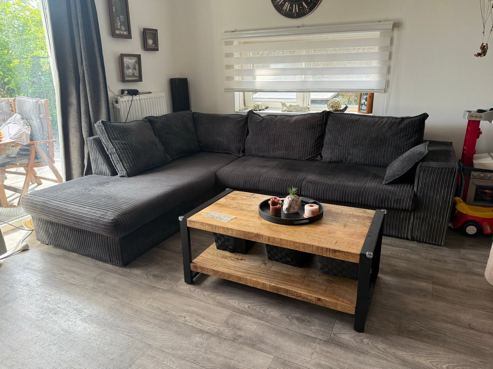 Grote hoekbank met chaise longue - Donkergrijs ribstof, Ophalen, Gebruikt, Stof