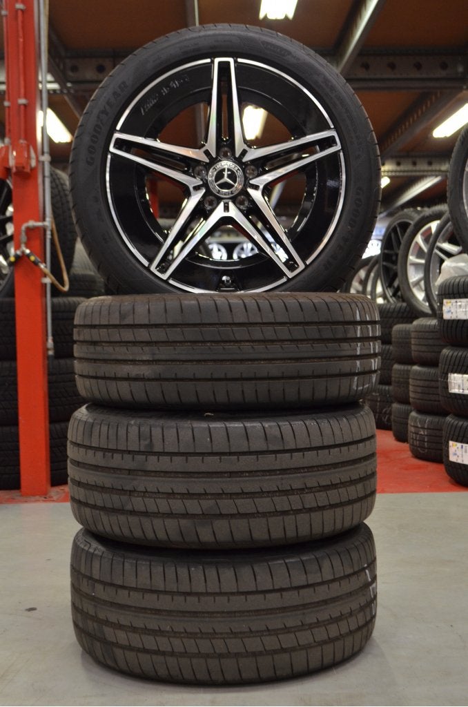 Org. 18" Mercedes C klasse W206 Velgen + Zomer + TPMS, Niet ingevuld, 18 inch, Gebruikt, Banden en Velgen