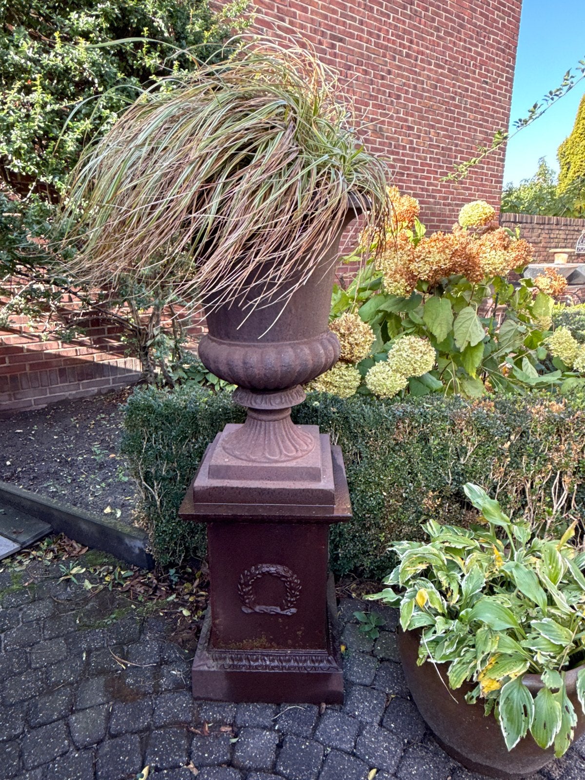 Antieke gietijzeren plantenbak met sokkel, Ophalen, Gebruikt, Minder dan 60 cm, Rond