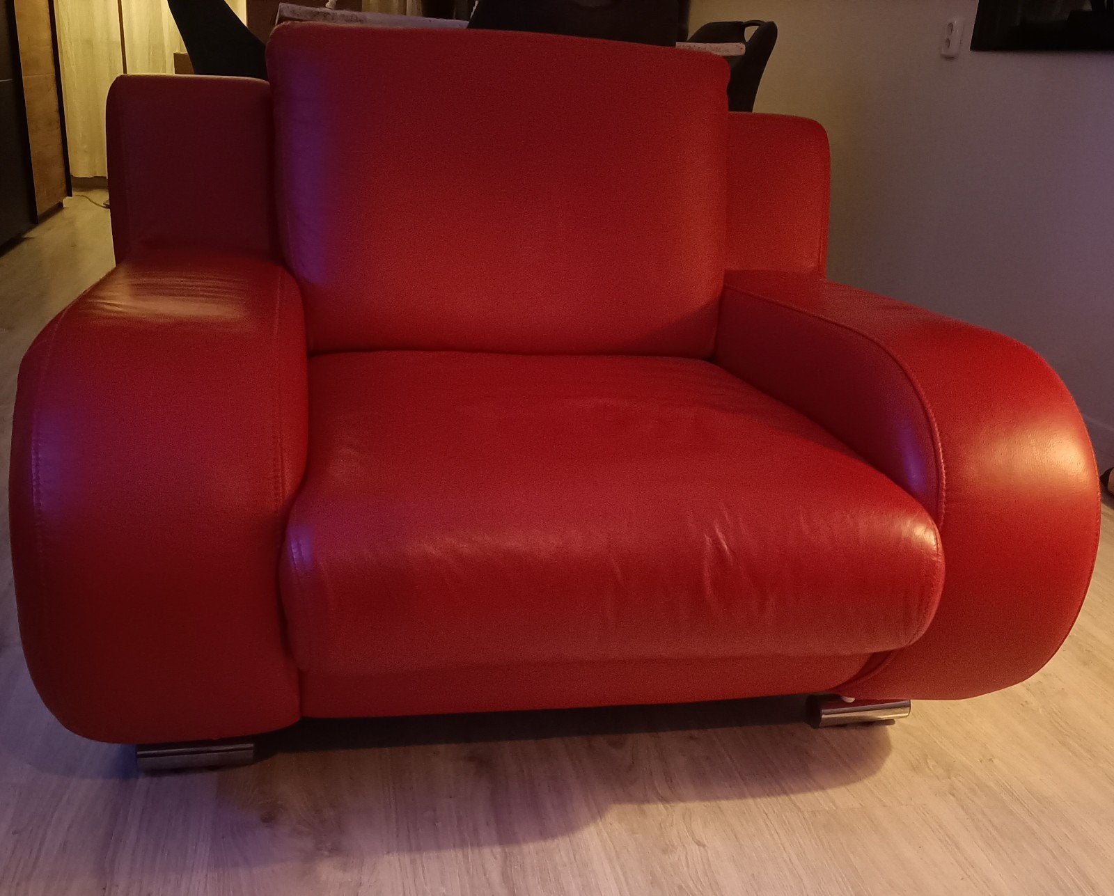 Comfortabele rode lederen design fauteuil/ super netjes, Ophalen, Zo goed als nieuw, Minder dan 150 cm, Leer