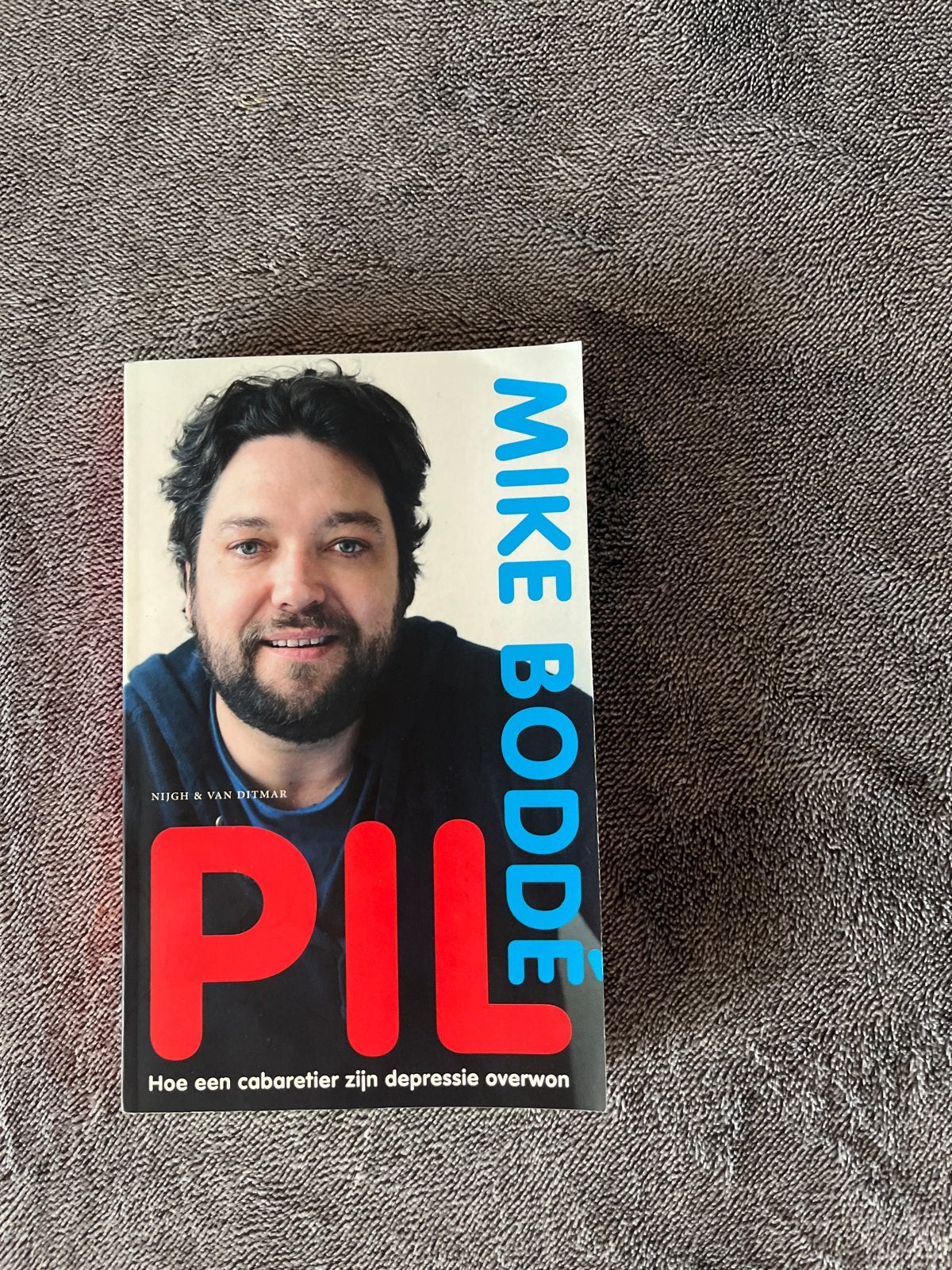 Mike Bodde - Pil: Hoe een cabaretier zijn depressie overwon, Boeken, Ophalen of Verzenden, Zo goed als nieuw, Nederland